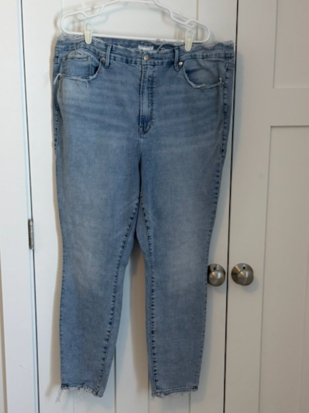 Good American Good Legs Destroyed Hem Jeans – Size 22